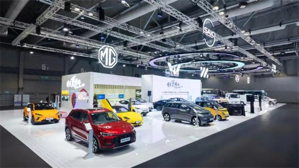上汽用半年时间，展现出中国汽车“头雁”的变革伟力