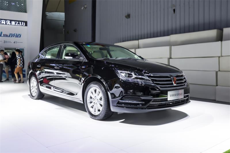 全新荣威950、荣威e950定义“高级轿车” 成都车展亮相售价16.88万起 互联网汽车上市一周年 系统升级带来颠覆式进化
